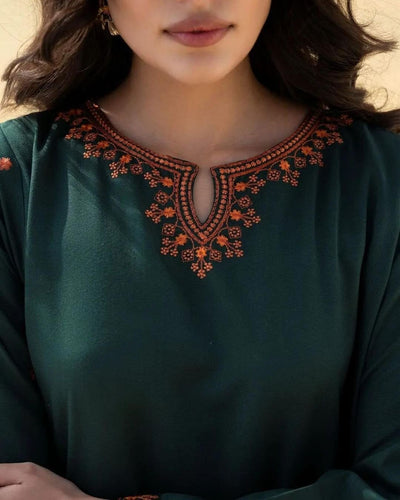 Luxurious Green pocket Embroidered 2-Piece Set